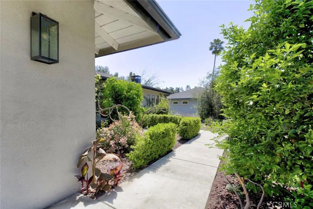 650 Sierra Meadows