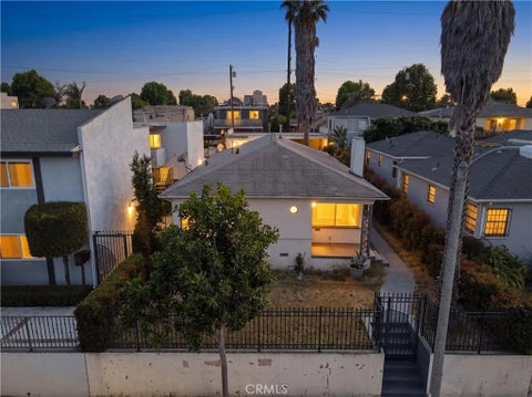 Photo of 1936 20th ST, Santa Monica, CA 90404 (MLS # SB26128864)