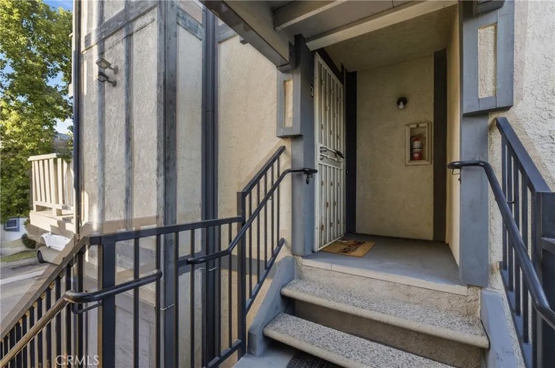 527 S Walnut 3