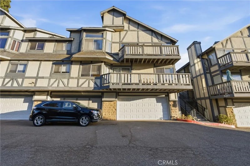 527 S Walnut 3