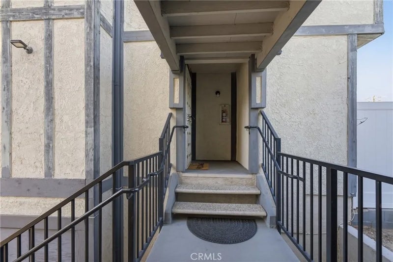 527 S Walnut 3