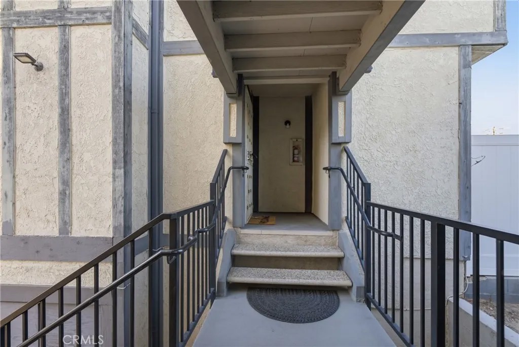 527 S Walnut 3
