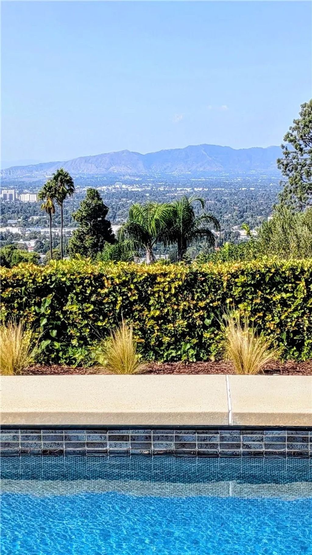 Photo of 3511 Stonehill Place, Sherman Oaks, CA 91423 (MLS # SR26020750)