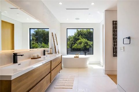 Tiny photo for 14822 Hesby Street, Sherman Oaks, CA 91403 (MLS # SR25235124)