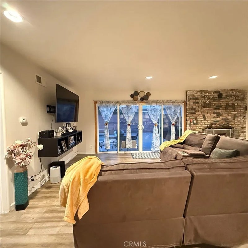 1277 Essex