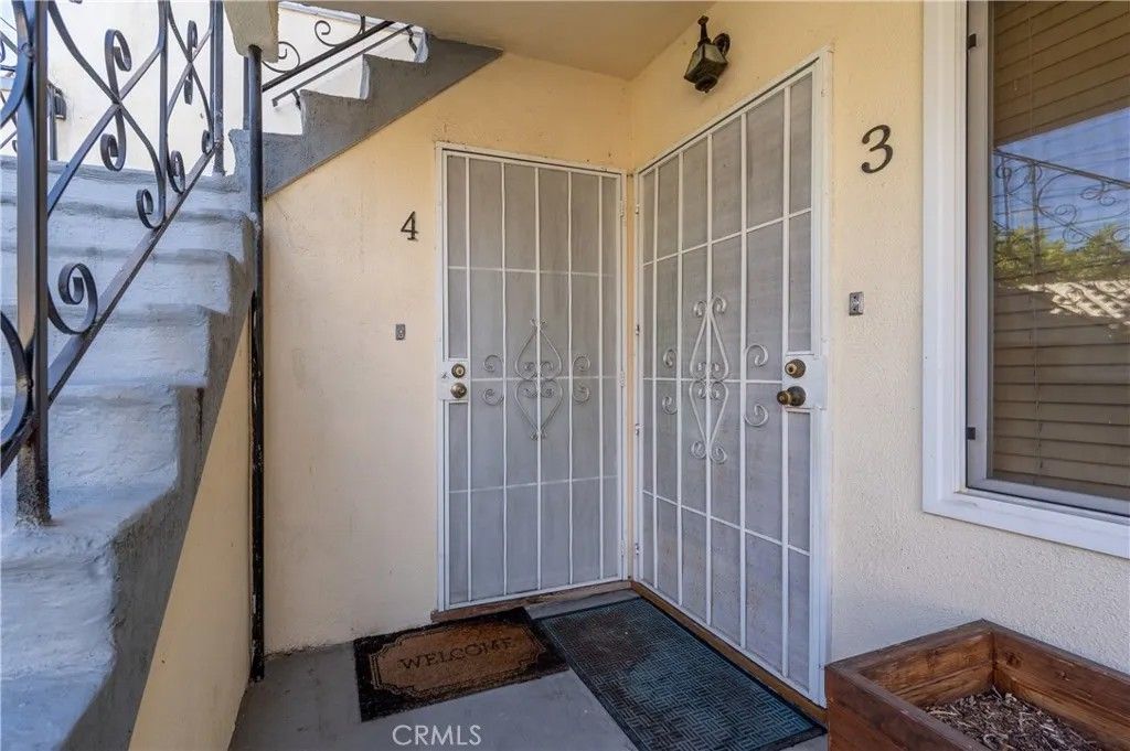 Photo of 4579 Ambrose Avenue #4, Los Angeles, CA 90027 (MLS # GD25274415)
