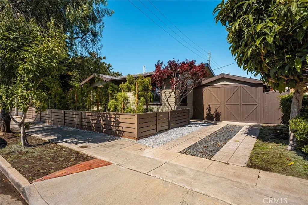 377 Ximeno Avenue