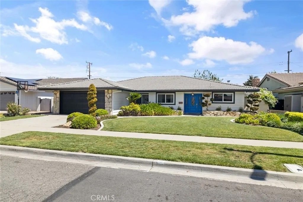 Photo of 1384 Roxborough Dr, Placentia, CA 92870 (MLS # PW26073057)