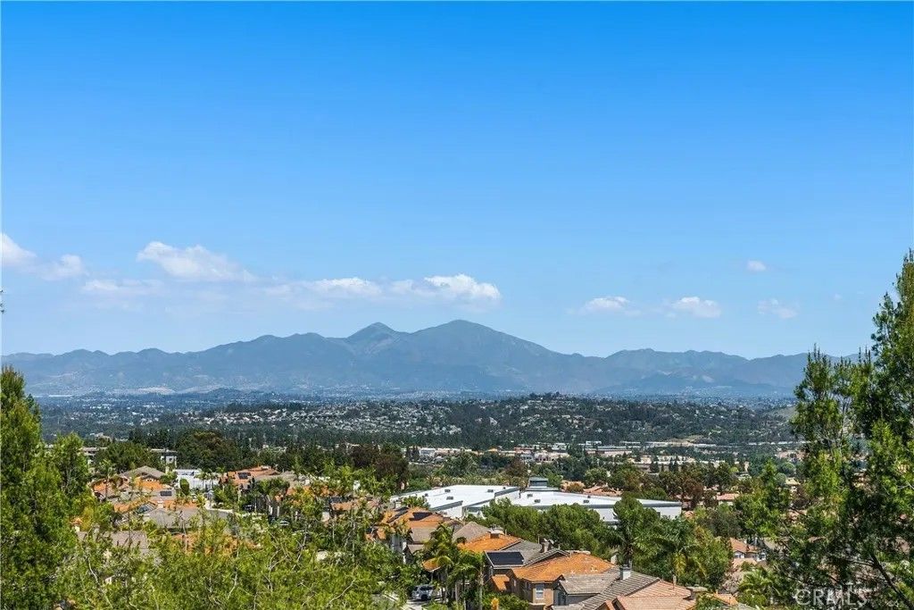 Photo of 27 La Mirage Cir, Aliso Viejo, CA 92656 (MLS # OC26081051)
