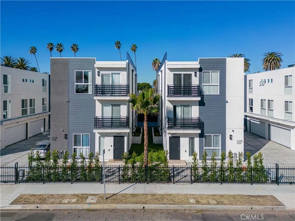 Photo of 2733 S La Brea Avenue #1/2, Los Angeles, CA 90016 (MLS # MB26063294)