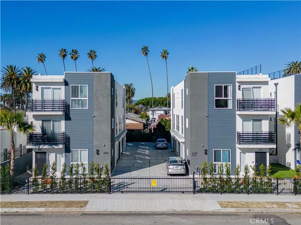 Photo of 2733 S La Brea Avenue #1/2, Los Angeles, CA 90016 (MLS # MB26063294)