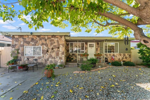 127 W 11th, Escondido