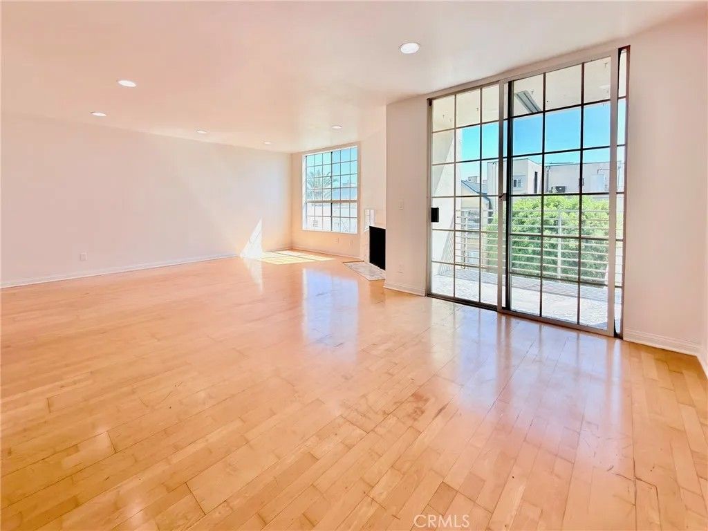 Photo of 1129 Larrabee Street #10, West Hollywood, CA 90069 (MLS # SR26004921)
