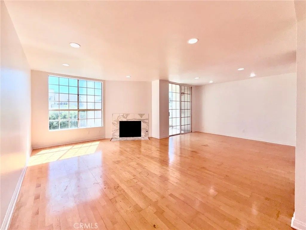 Photo of 1129 Larrabee Street #10, West Hollywood, CA 90069 (MLS # SR26004921)