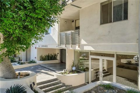 Photo of 1129 Larrabee Street #10, West Hollywood, CA 90069 (MLS # SR26004921)