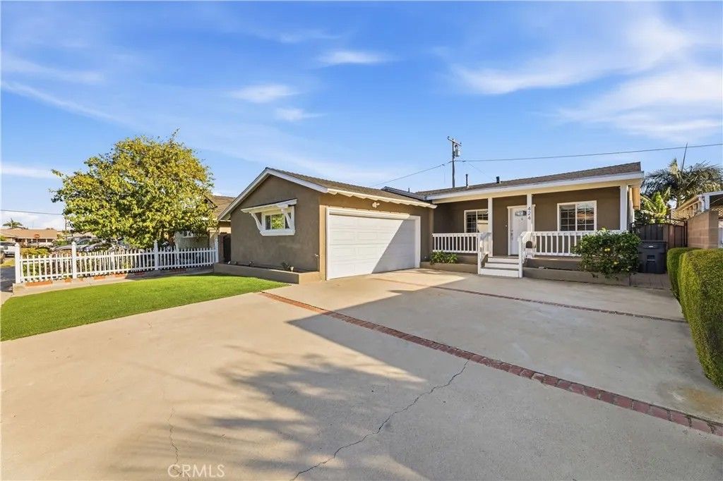 Photo of 424 W 230th Street, Carson, CA 90745 (MLS # PW26057354)