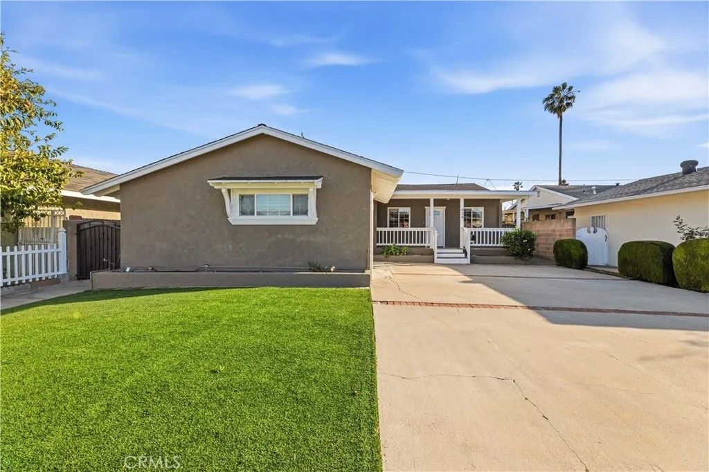Photo of 424 W 230th Street, Carson, CA 90745 (MLS # PW26057354)