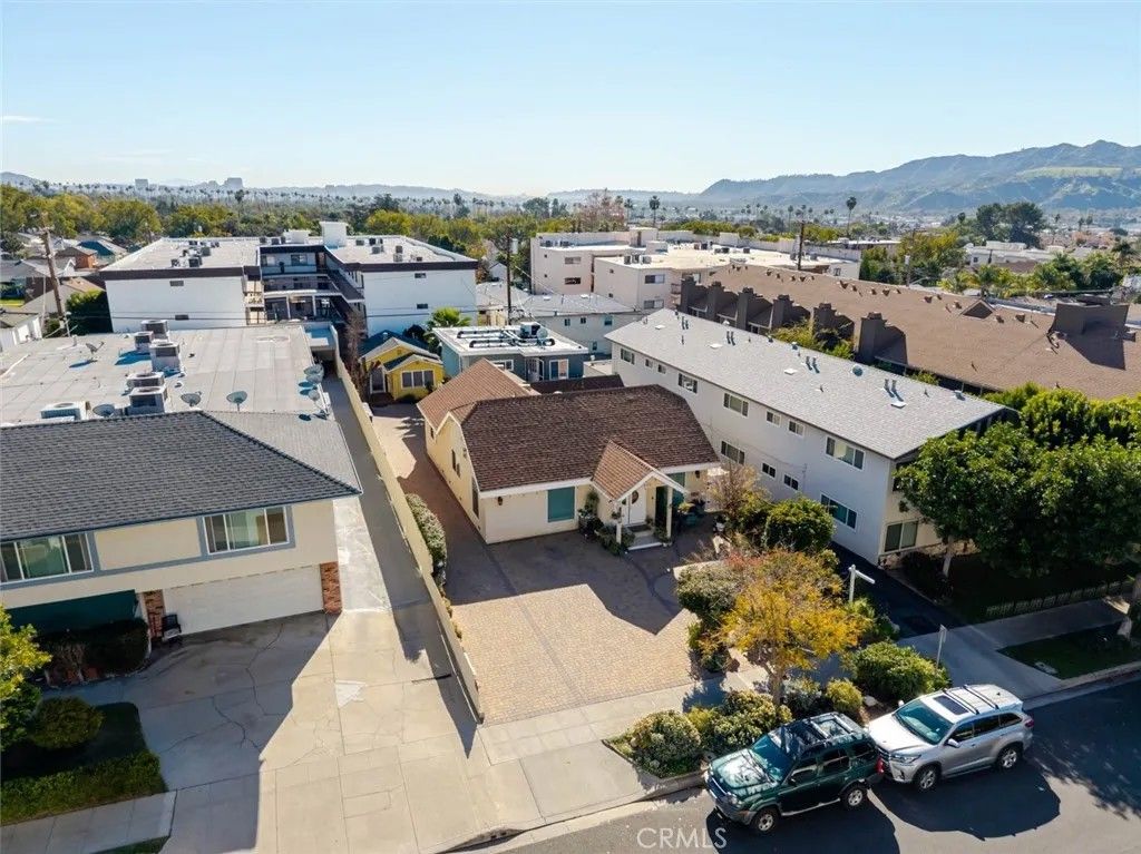 Photo of 630 E Cedar Ave #C, Burbank, CA 91501 (MLS # SR26010473)