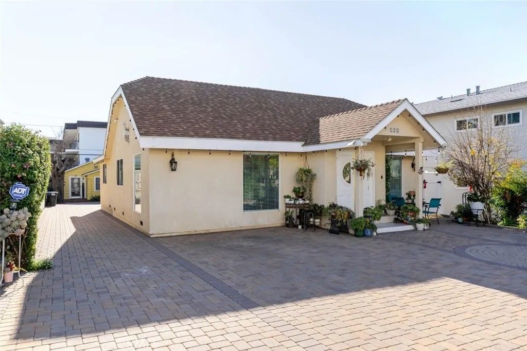 Photo of 630 E Cedar Ave #C, Burbank, CA 91501 (MLS # SR26010473)