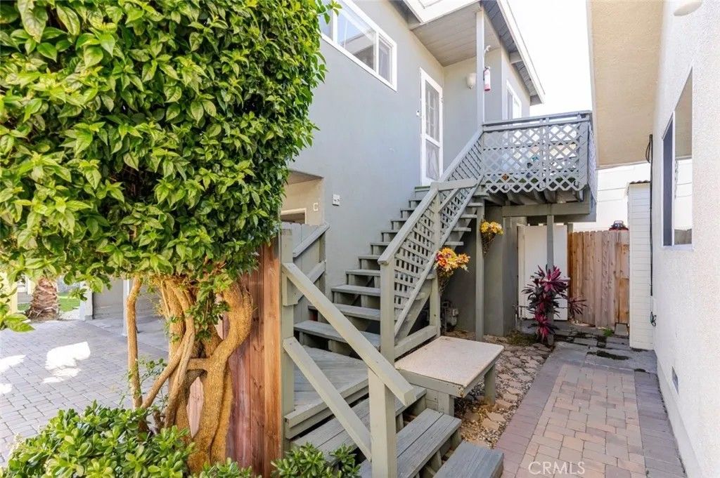 Photo of 630 E Cedar Ave #C, Burbank, CA 91501 (MLS # SR26010473)