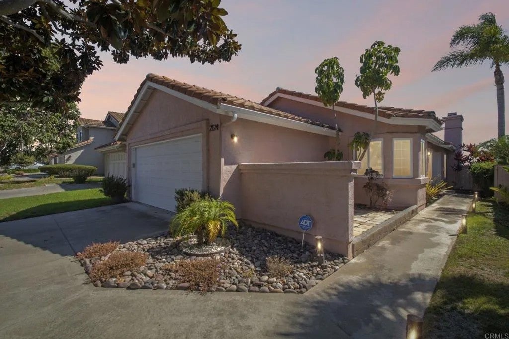 Photo of 2124 Redwood Crst CRST, Vista, CA 92081 (MLS # NDP2608266)