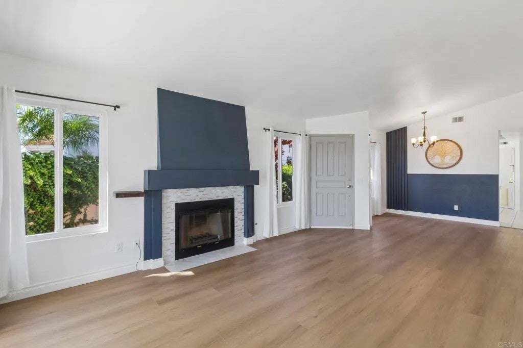 2124 Redwood Crst