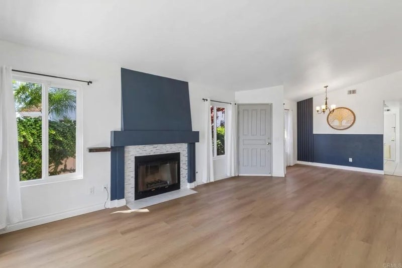 2124 Redwood Crst