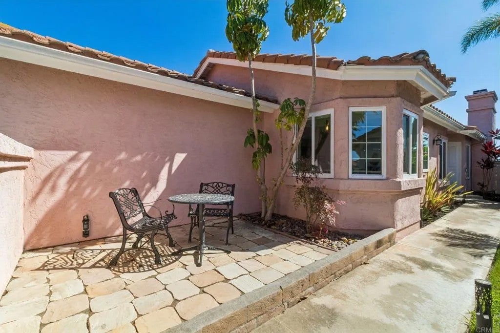 Photo of 2124 Redwood Crst CRST, Vista, CA 92081 (MLS # NDP2608266)