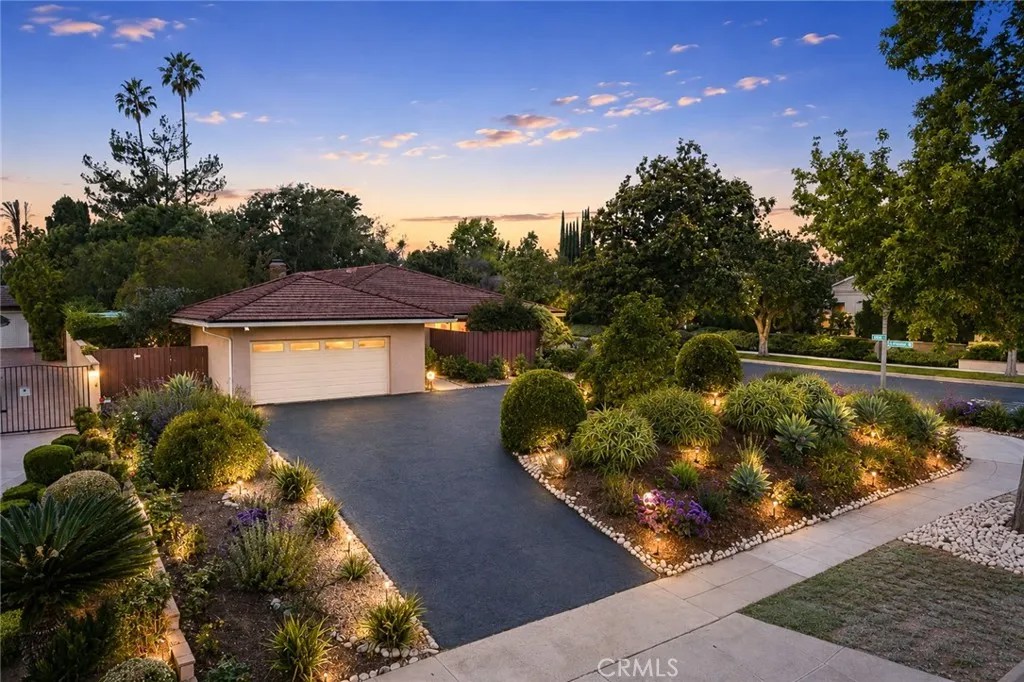 2560 Canterbury