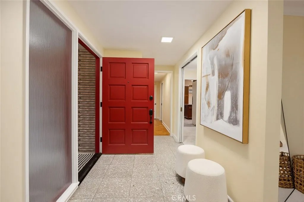 2560 Canterbury