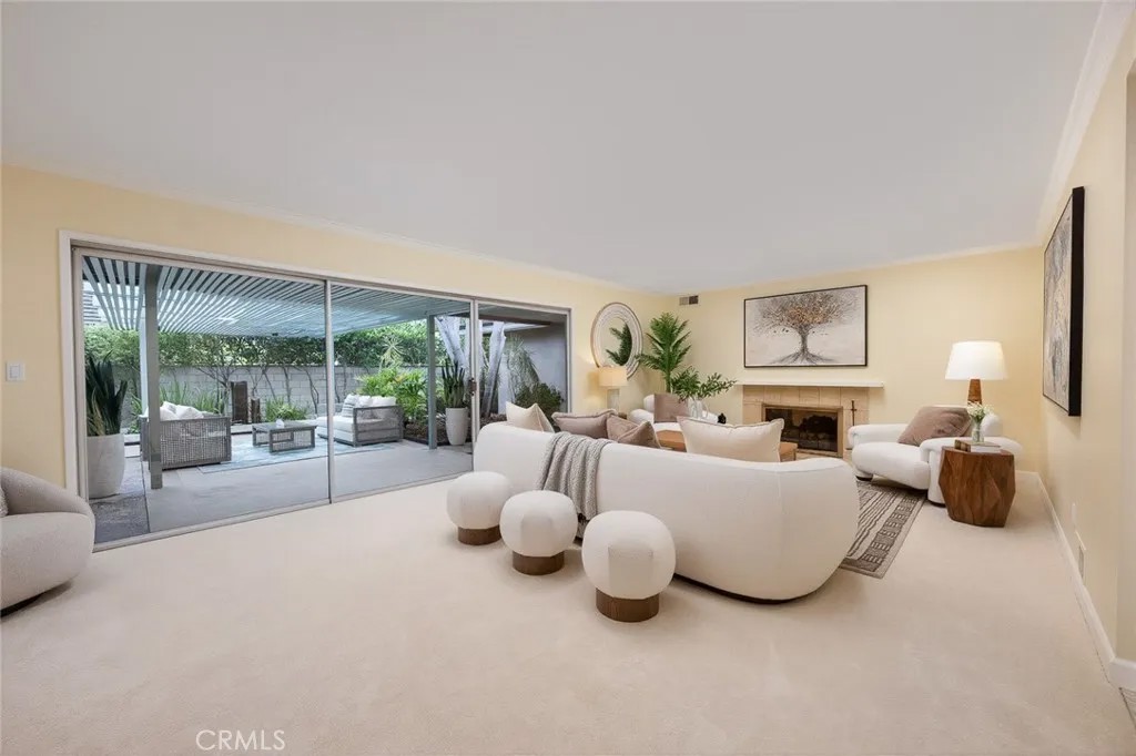 2560 Canterbury