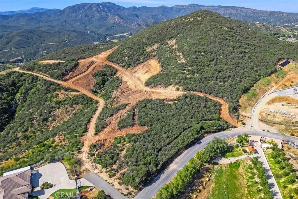 Photo of 48 Hidden Meadow, Murrieta, CA 92562 (MLS # SW26055837)