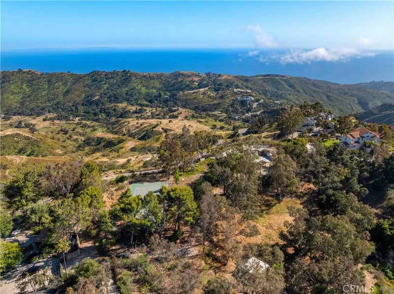 21135 Saddle Peak