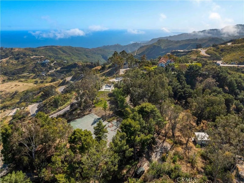 21135 Saddle Peak