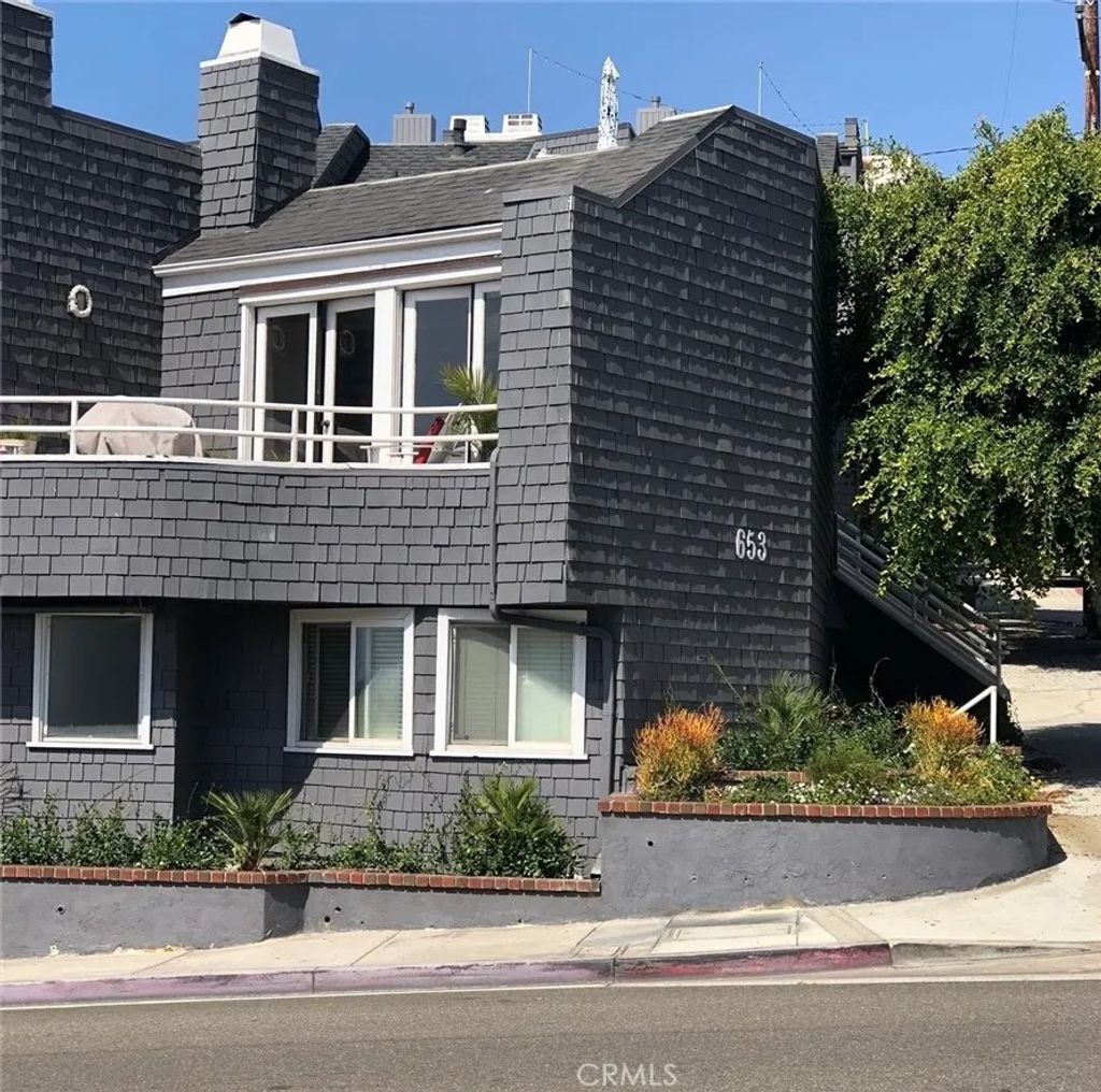 Photo of 653 Manhattan Beach Blvd #A, Manhattan Beach, CA 90266 (MLS # SB26112848)