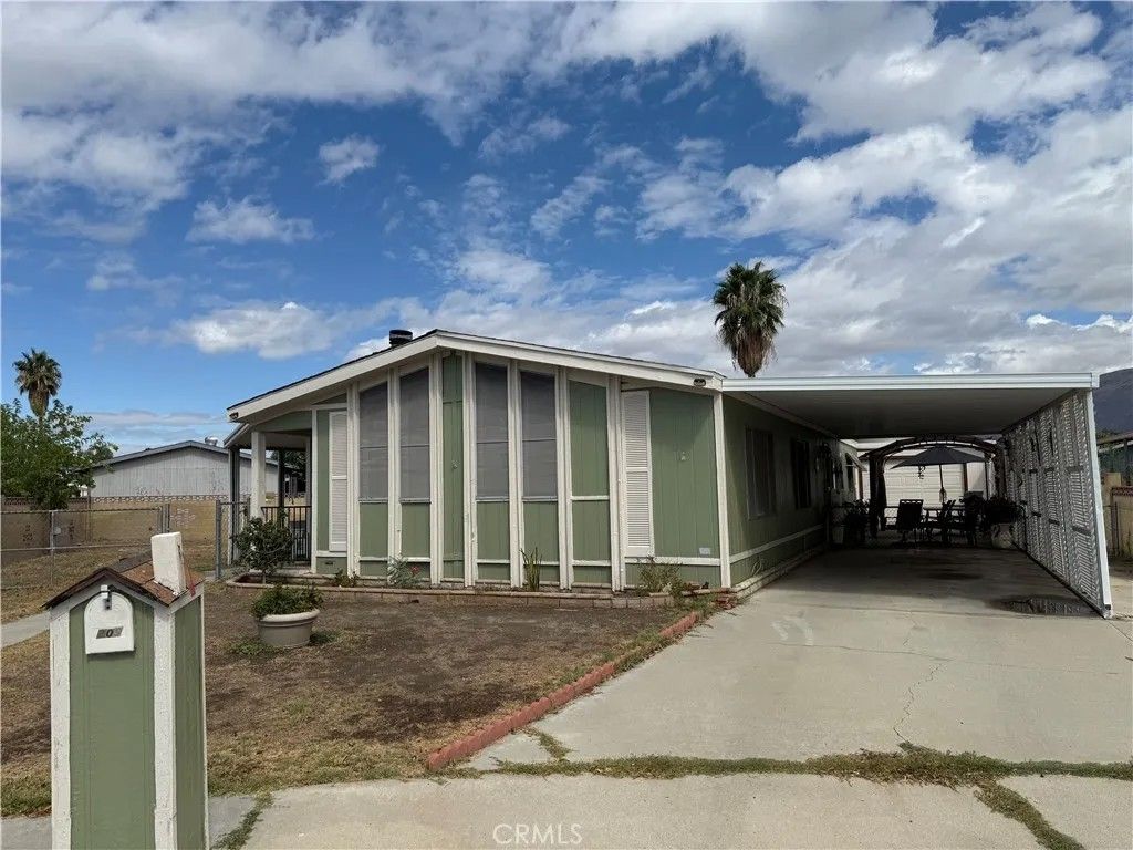 Photo of 209 Flora Vista, San Jacinto, CA 92582 (MLS # SW25218130)