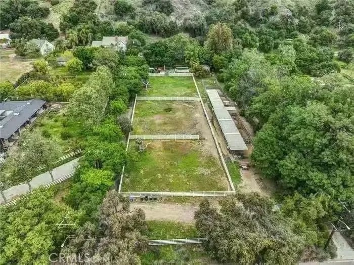 1835 Royal Oaks