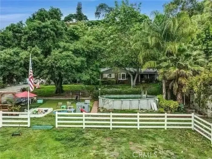 1835 Royal Oaks
