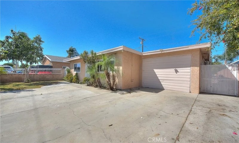 12127 Cedarvale