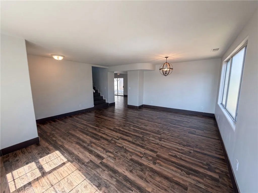 922 W Craig