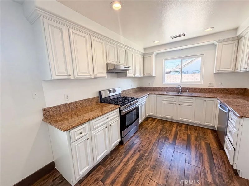 922 W Craig