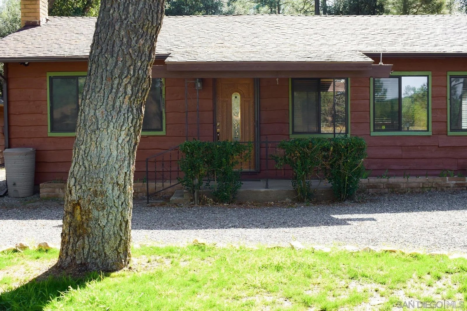 7627-7629 Pine Blvd