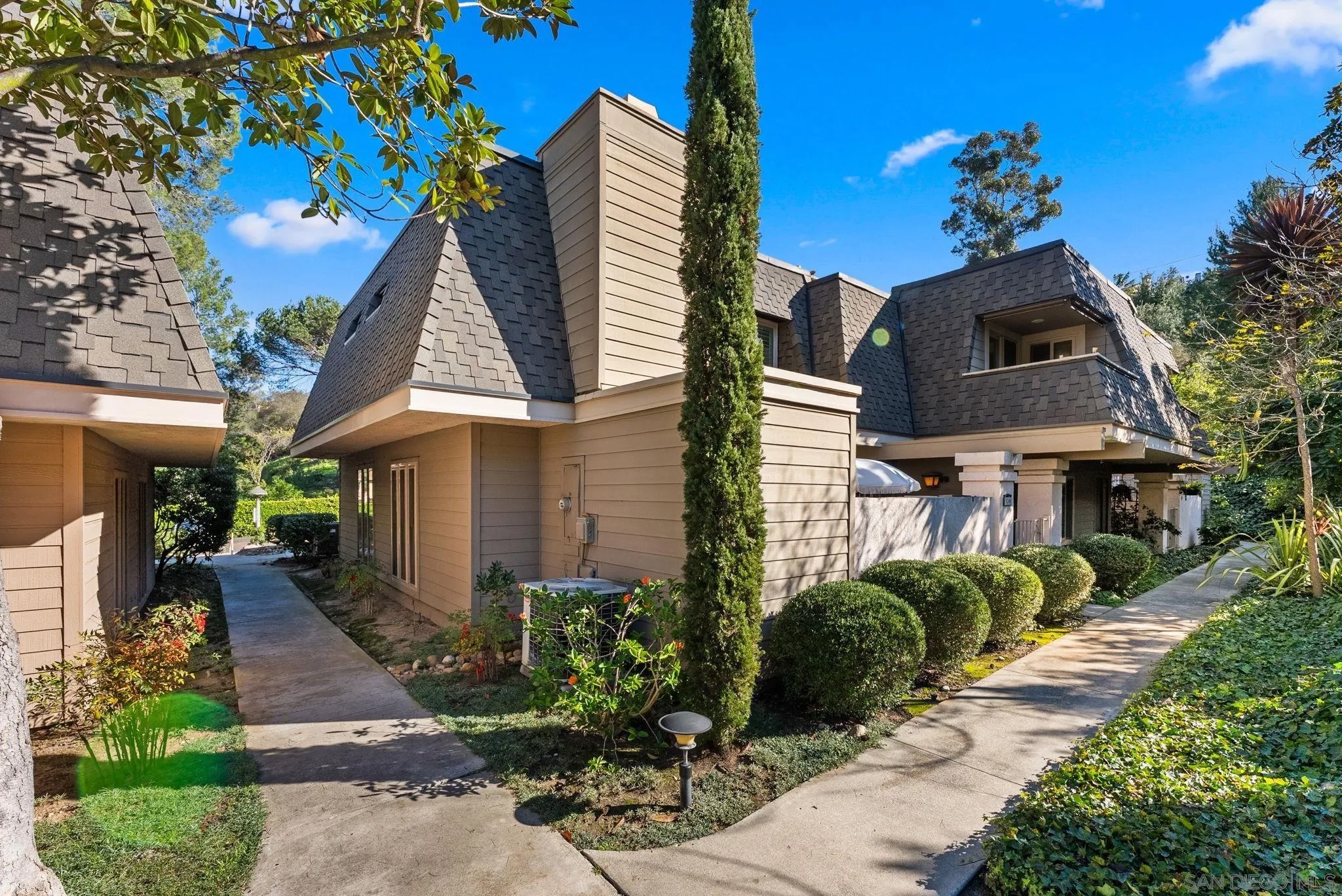 5208 Caminito Solitario