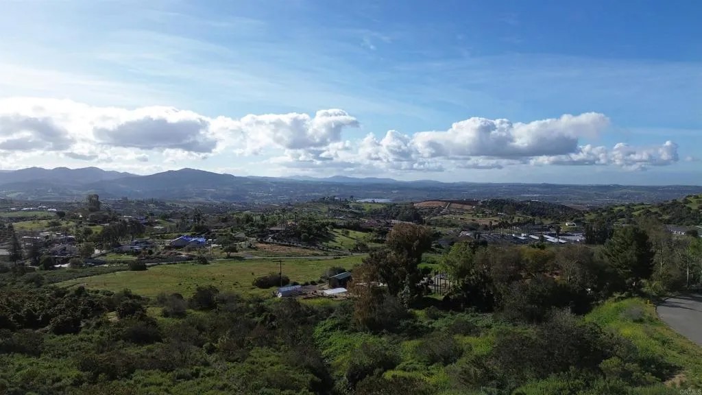1560 Camino Corto