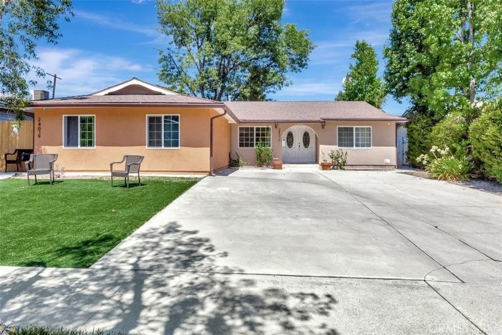 Photo of 24017 Sylvan, Woodland Hills, CA 91367 (MLS # OC25274403)