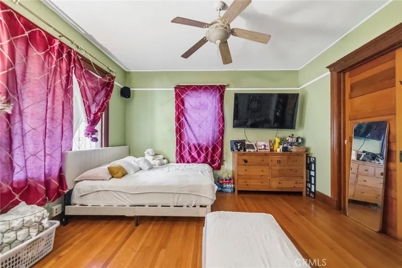 1545 Cambria