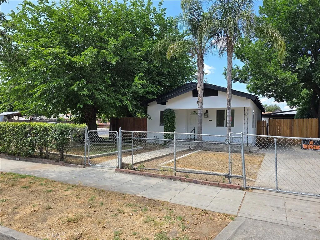 4211 E Grant Avenue