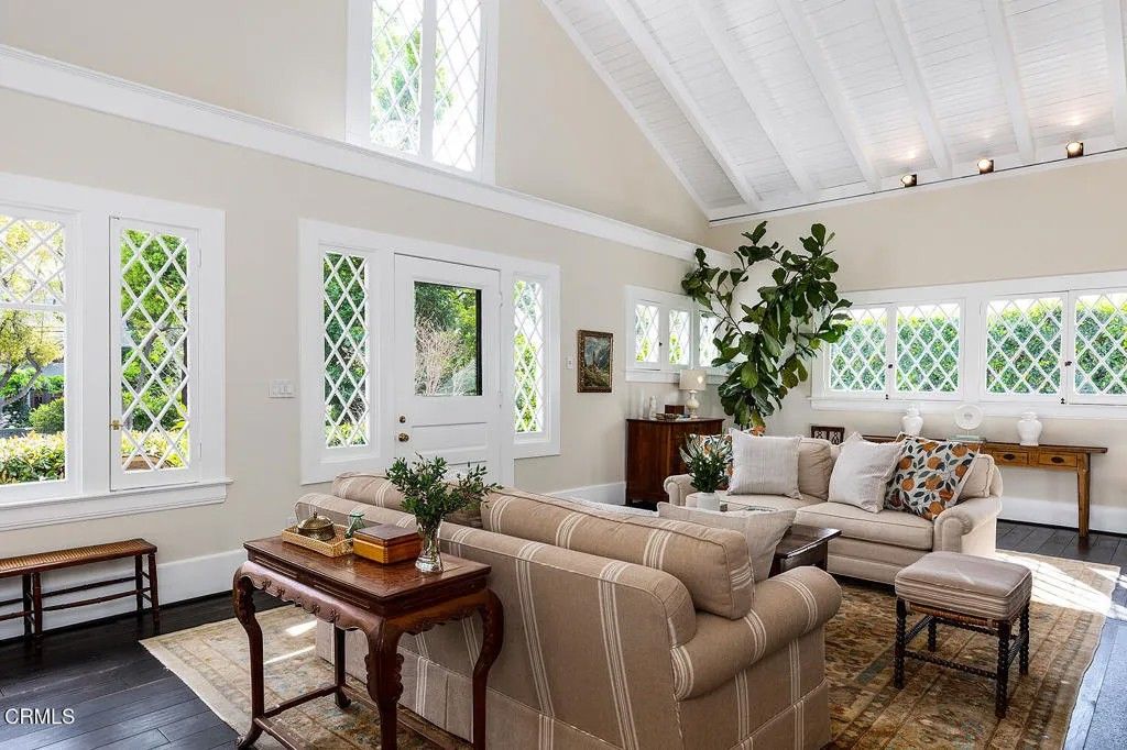Photo of 509 Palmetto Drive, Pasadena, CA 91105 (MLS # P1-26305)