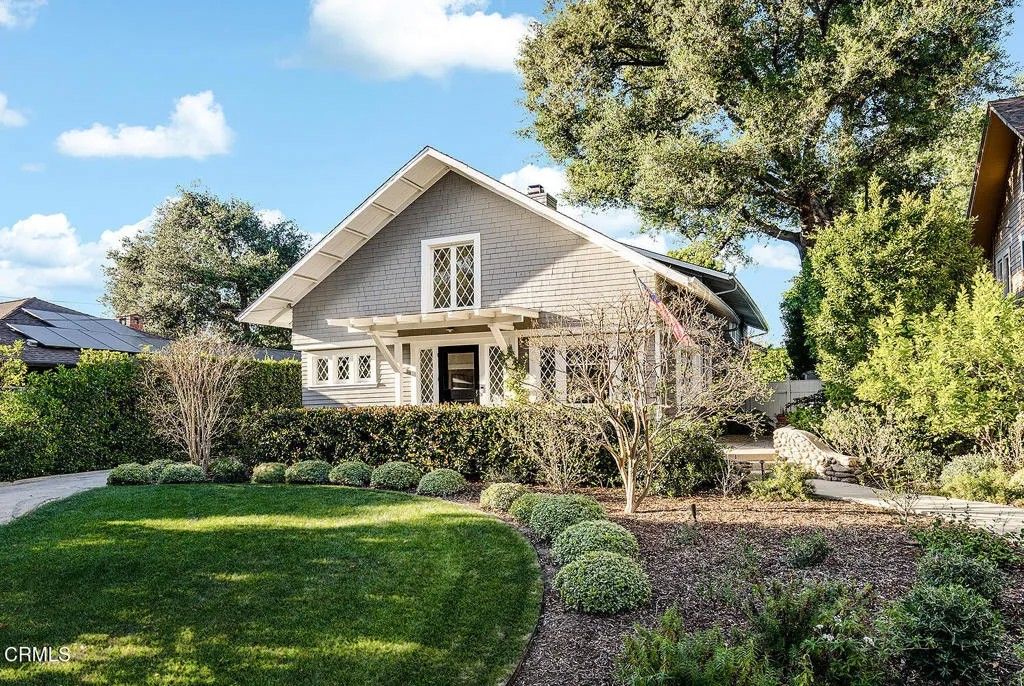 Photo of 509 Palmetto Drive, Pasadena, CA 91105 (MLS # P1-26305)
