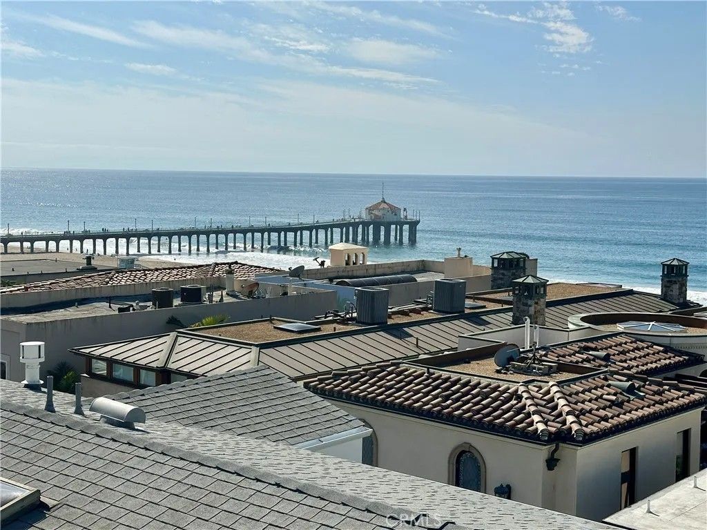 Photo of 122 15th Street, Manhattan Beach, CA 90266 (MLS # SB25251885)